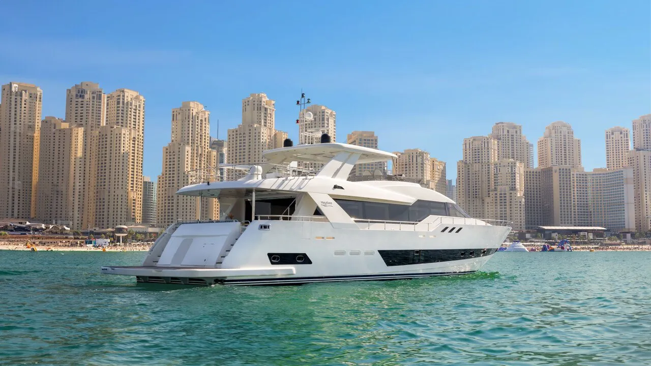 Luxurious 96ft Caliente Yacht for Unforgettable Events