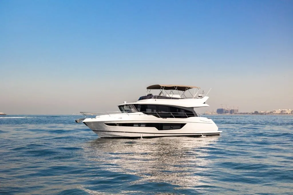 Fly Yacht Experience - 56ft Luxury